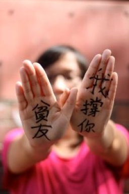 施達動員港信徒「人手一照」 提醒領袖不忘減貧承諾