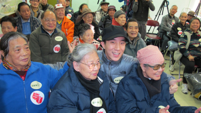 房祖名與救世軍寒冬送暖 同關注低收入長者