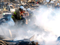 日本地震緊急救援 預計過萬人死亡‎