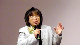 陳太：「姊妹們，為家庭守望！」