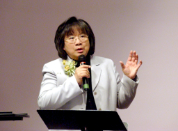 陳太:「姊妹們,為家庭守望!」