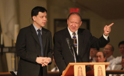 唐崇榮牧師聖地亞哥佈道首晚逾900人參加