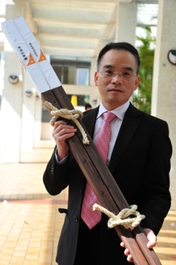 財經專家蘇偉文與兒子齊饑饉 發掘另類快樂投資