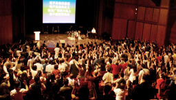 《彼岸》英法首映 佈道浪潮席捲歐洲