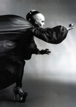 Lady Gaga扮修女唱「我愛猶大」再惹宗教人士不滿