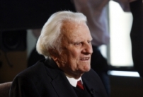 葛培理牧師肺炎治愈 昨日出院回家休養