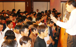 張伯笠牧師新、馬巡迴佈道 逾280人信主