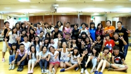 東非糧荒 近70青年舞躍旺角街頭以汗水籌款