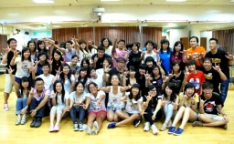 東非糧荒 近70青年舞躍旺角街頭以汗水籌款