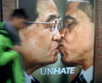 教宗與回教領袖「被逼和諧」廣告照觸怒教廷