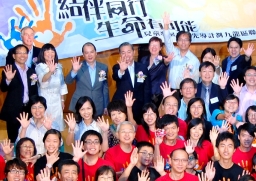 服侍青年人為一生目標 蔡醫獻出「愛」與「誠」