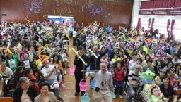 800多人沙田河畔擔水行 體驗艱辛多珍惜