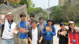 觀塘派「打氣維他奶」撐首屆中學文憑試考生