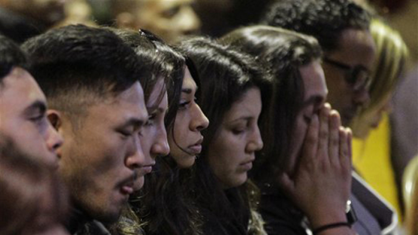 加州教會紀念校園槍擊案遇害者