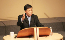 張伯笠加國卡城培靈會 挑旺數百信徒獻身