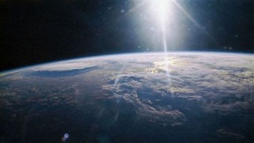 鄧瑞強博士 – 光明與黑暗