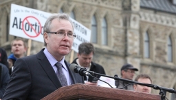 加國萬人聚集渥太華反墮胎 籲重新定義「人」