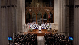 數千人於華盛頓國家大教堂追思寇爾森