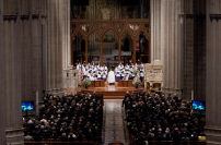 數千人於華盛頓國家大教堂追思寇爾森