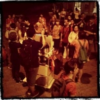 十號風雨夜無阻向露宿者送上愛心