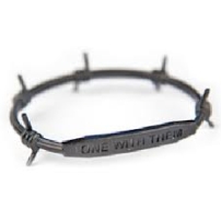 鐵絲手鏈 提醒紀念全球基督徒受迫國家