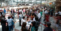 借流行消費模式助增長 大教會被批偏離教義