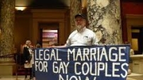 紐約聯邦法庭裁決否定一男一女婚姻原則