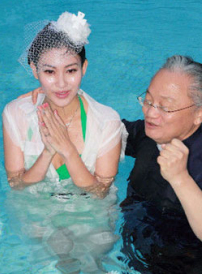 李彩樺接受洗禮 稱比結婚更緊張