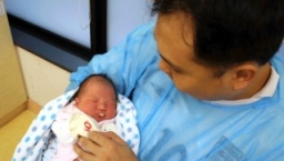 港爸喜訊：勞僱會通過三天有薪待產假