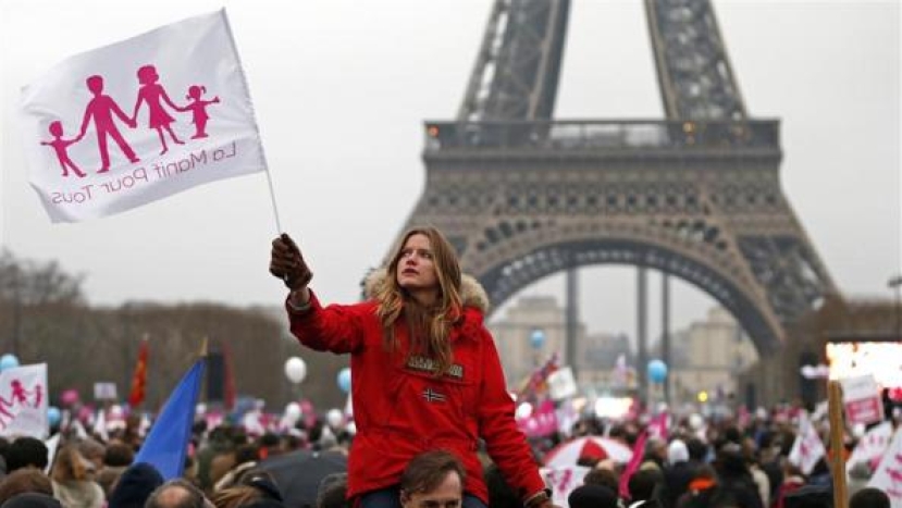 法國數十萬民眾遊行反對同性婚姻