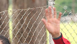 阿根廷總統探委內瑞拉領袖 送聖經和十字架