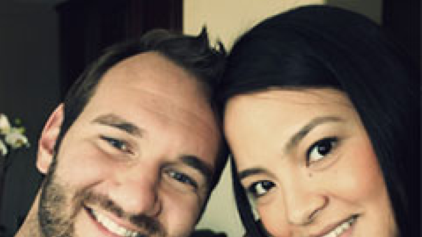 無肢勇士力克曬全家幅 籲以主愛對抗欺淩