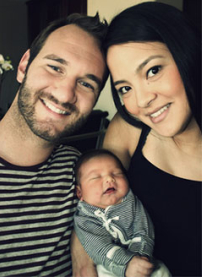 無肢勇士力克曬全家幅 籲以主愛對抗欺淩