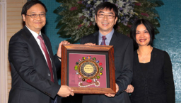 台灣世界展望會會長交接禮順利舉行