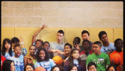 林来疯人气不减 粉丝信主成林书豪翻版