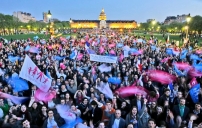 法國通過同性婚姻合法 民眾激怒要求總統下台