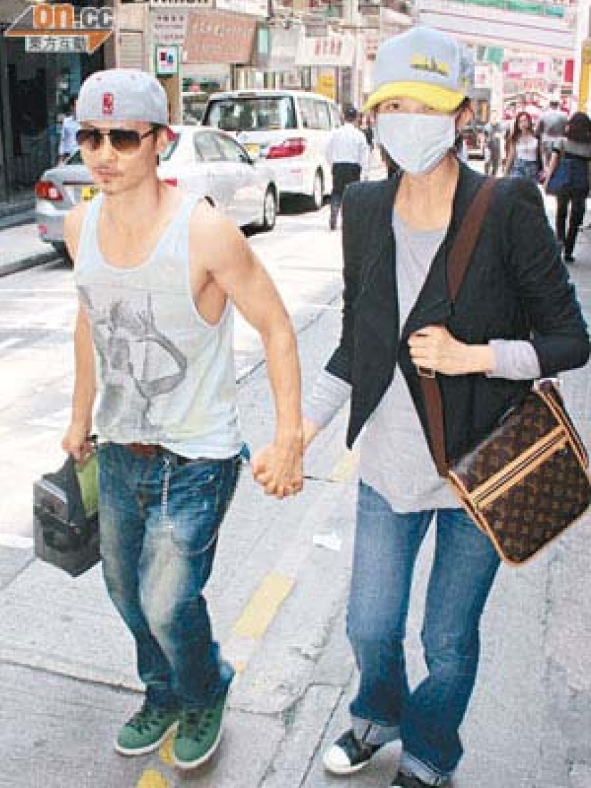 蔡少芬小女兒張信兒滿月之喜