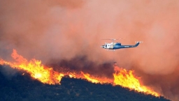 南加州山火燒毀一萬英畝 數千人撤離