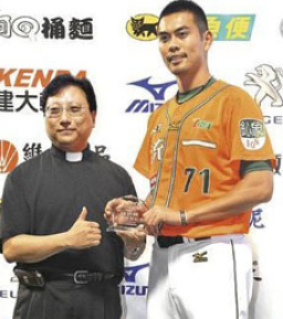 台灣職業棒球賽邀基督教牧師開球