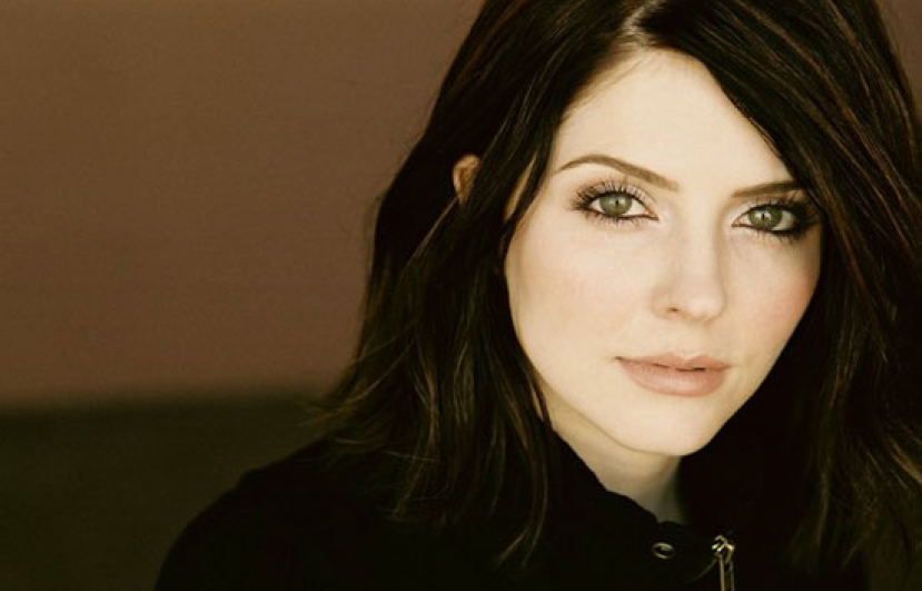 擔綱演王后 Jen Lilley盼成「荷里活以斯帖」