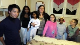 法籍孤兒反對同志領養 高呼「我們不是你的權利!」