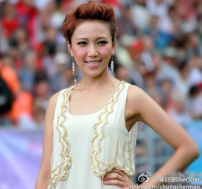 鍾舒漫:在主流樂壇為主發亮