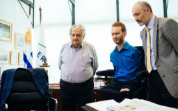 無肢勇士力克胡哲烏拉圭總統官員談信仰