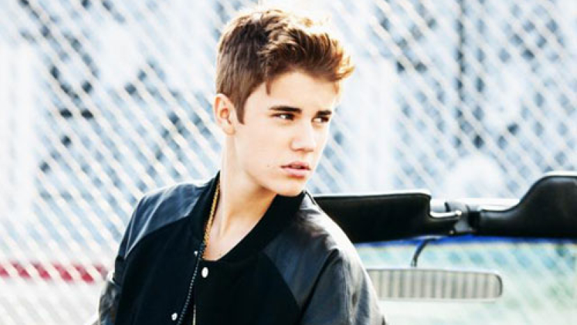 Justin Bieber義演 愛心撫慰菲國災童