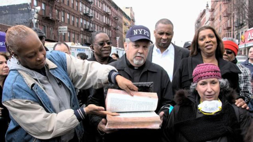 曼哈頓爆炸廢墟發現古老聖經奇跡般無損