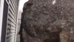 20噸滾落巨石一步之遙 教堂免於滅頂災