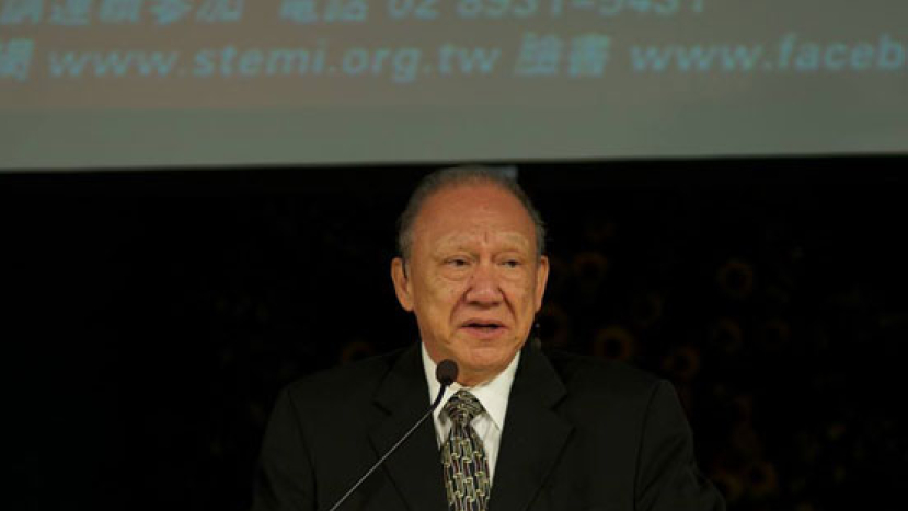 唐崇榮牧師身體顯弱 講經會仍竭力疾呼