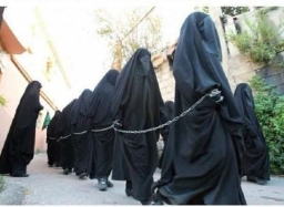 ISIS強迫基督徒女性戴面紗鐵鏈捆綁販賣