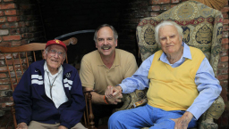 二戰英雄信仰影片 與安祖蓮娜新戲同步上映