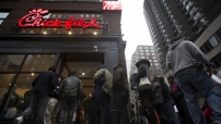 Chick-Fil-A紐約市開幕 同志示威無礙生意